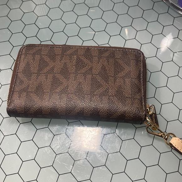 Michael Kors Wallet - Picture 2 of 5